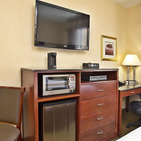 Best Western Plus Arena Hotel New York Exterior photo