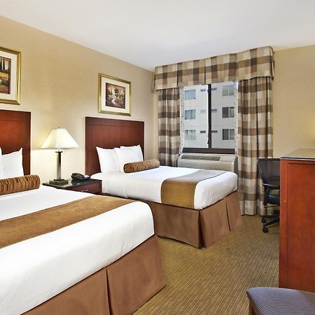 Best Western Plus Arena Hotel New York Exterior photo
