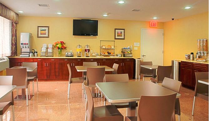 Best Western Plus Arena Hotel New York Exterior photo