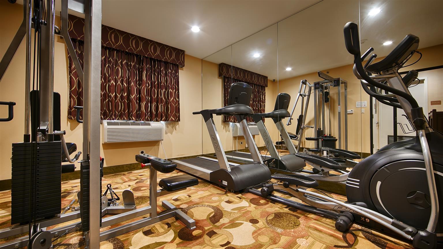 Best Western Plus Arena Hotel New York Exterior photo